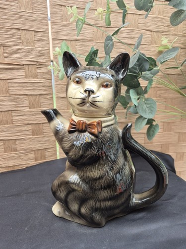 Vintage tony wood studio - wood, cat