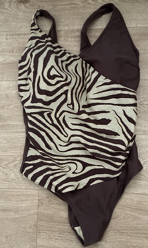Zebra print swimming - print,