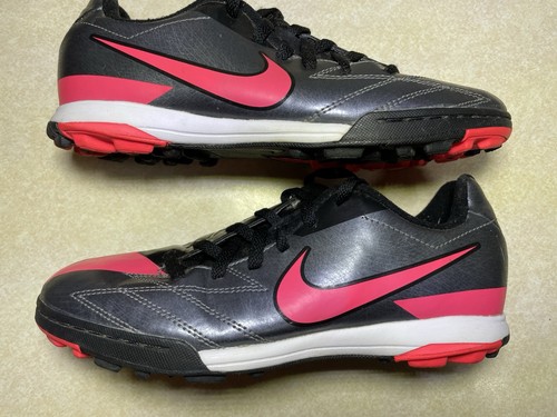 T90 football boots pink size - football,
