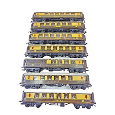 Rake of 7 Triang OO Gauge