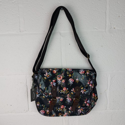 Fat face lovely floral leather - face,