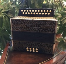Vintage (1940s) Hohner Vienna