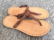 UGG brown flip flops, 40/7.5, NEW!