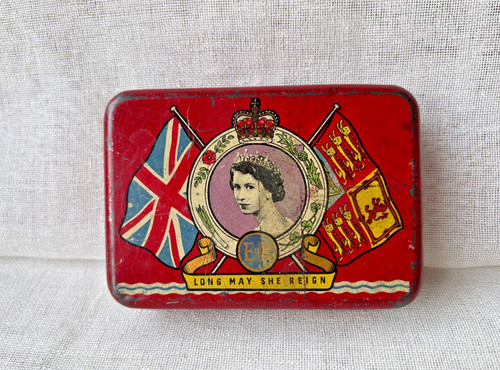 Vintage 1953 oxo tin - 1953, queen