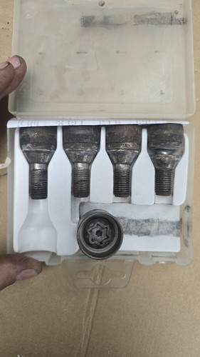 Renault locking wheel - nuts, /