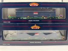 Bachmann 37-302B Twin Intermodal Bogie Wagons 45ft containers Seaco BOXED. MINT.