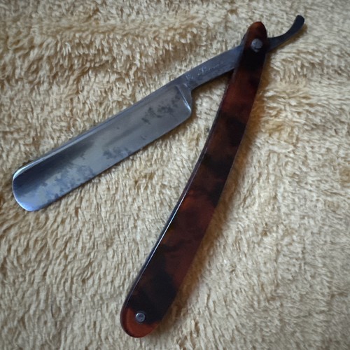 Vintage cut throat razor - cut, by