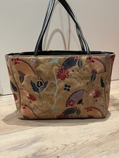 Bueno Vintage Embroidered Fan