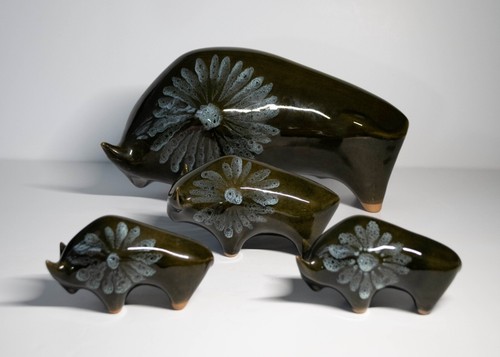 Lotus pottery bulls 1960 - bulls,