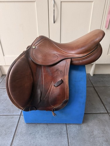 Lourdes jump saddle - 17’,