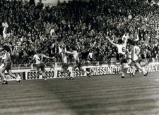 JIM STEELE 1976 FA CUP HAND