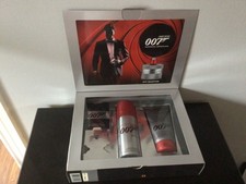 James Bond 007 Quantum 150ml Deodorant Spray/150ml Shower Gel