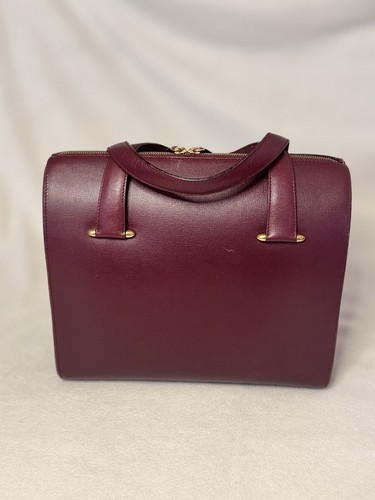Catryier must unisex - ‘must’,