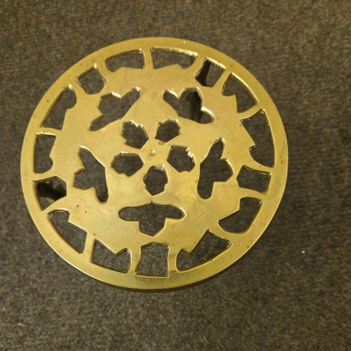 Vintage brass trivet round - brass,