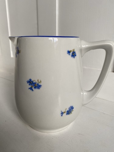Medium size ceramic jug - size,