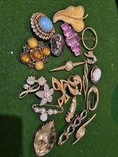 Bundle of Mixed Age Brooches X20 Weight 250g Some Vintage Some Modern