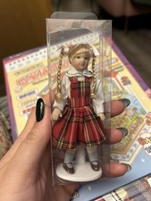 DOLLS HOUSE DOLL  MODERN GIRL