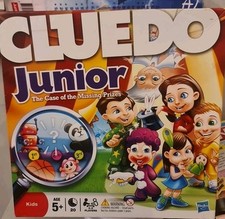 379. CLUEDO JUNIOR BOARD GAME THE CASE OF THE MISSING PRIZES - HASBRO