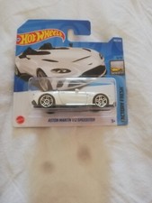 HOT WHEELS: ASTON MARTIN V12
