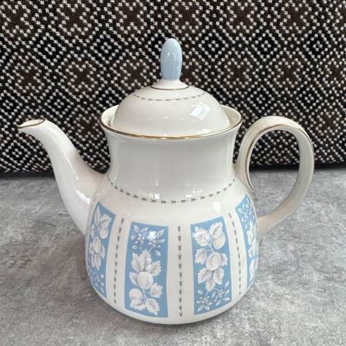 Royal doulton hampton court - royal, tc