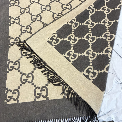 Authentic gucci reversible - authentic,