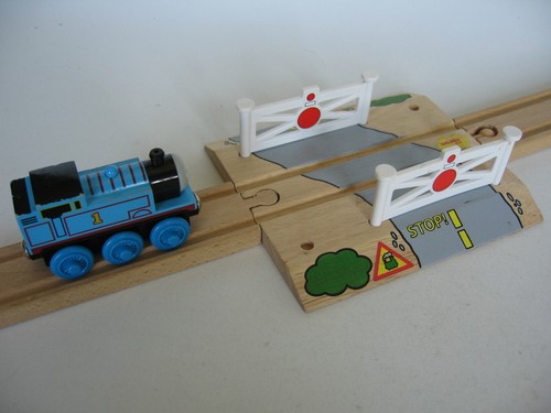 Level crossing wooden fits - crossing,
