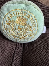 Green Bridgerton Macaroon
