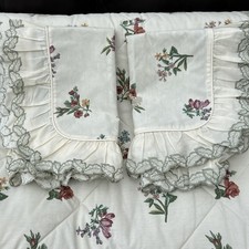 Beautiful Vintage Dorma Reversible Quilted Bedspread (V&A Exclusive Collection)