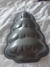 CHRISTMAS TRR   METAL CAKE TIN MOULD
