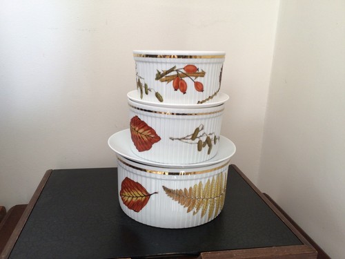 Set royal worcester - of,