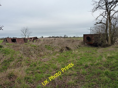 Photo 6x4 dishevelled shed - photo,