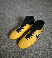 Nike Magista Moulded Studs
