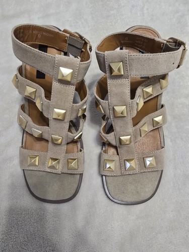 Beige sandals size 6 with - beige,