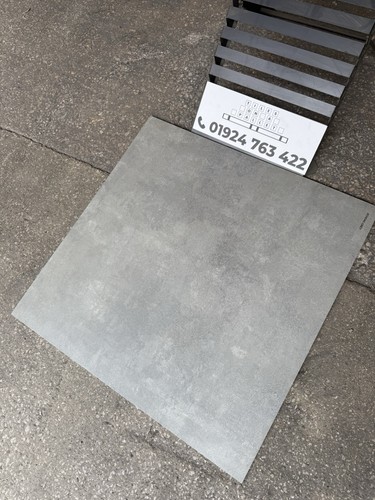 Large cement effect dark grey - dark,