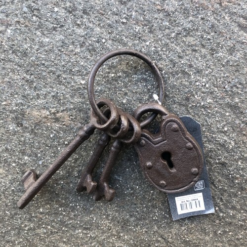 Keys with padlock cast iron - with, on