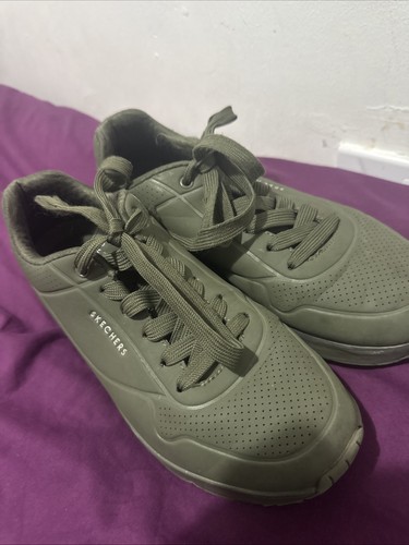 Used skecher but crisp - skecher,