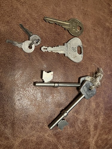 Vintage job lot keys 6 - lot,