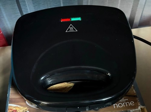 Morrisons toastie maker 700w - toastie,