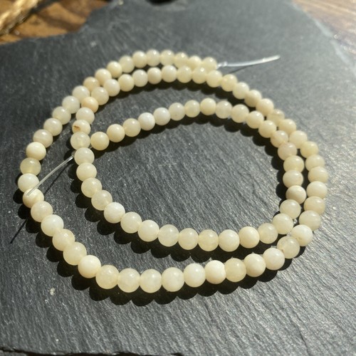 45cts cream quartzite rounds - quartzite,