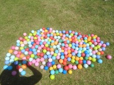 Lots of ball pit balls play toys
