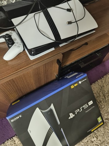 Play station pro - play,