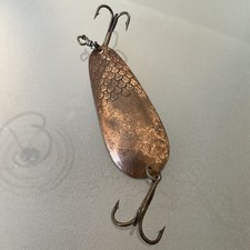 A LARGE HARDY BROS KIDNEY SPOON FISHING LURE.