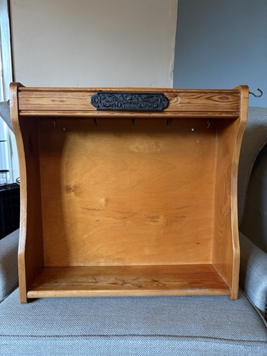 Creuset wooden pan stand - le,