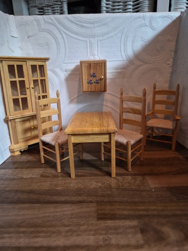 Dolls house 12th pine - 1/12th, corner