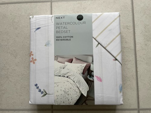 Next watercolour petal 100 - next,