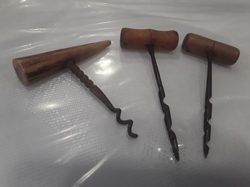 Antique corkscrews x bone - 1,