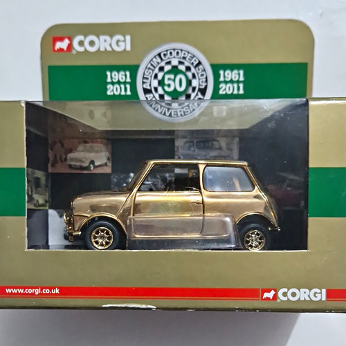 Corgi cc82290 24ct - corgi, gold