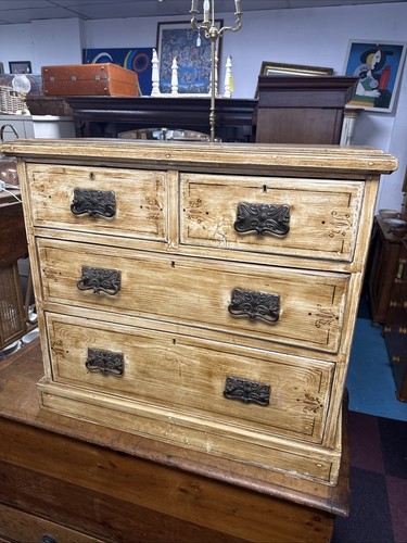 Charming petite antique - petite,