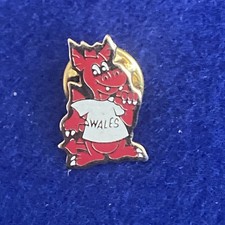Fun Welsh Dragon Enamelled Gold Tone Metal Pin Badge Plaid Cymru Wales