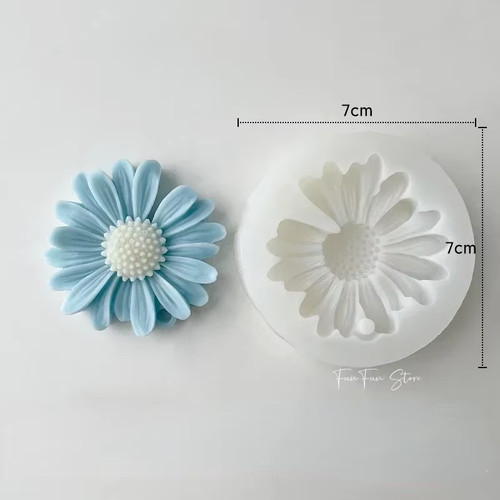 Daisy scented candle - scented,